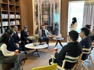 케어젠, 中 이시진제약과 5570억 공급 계약 본격화 - 뉴스 썸네일 이미지