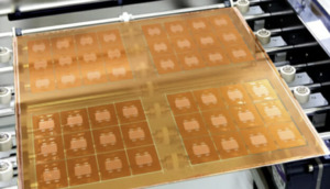 유리기판 상용화 앞두고...SKC·삼성전기·LG이노텍 '3파전' 가속 - 뉴스 썸네일 이미지