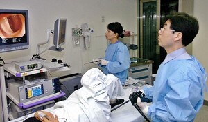 대장내시경 국가검진 확정...'장비·장정결제' 동반 수혜 - 뉴스 썸네일 이미지
