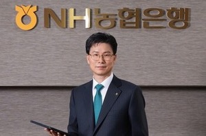 [CEO IN&OUT] '에이전틱 AI' 띄운 강태영 농협은행장, '인사 태풍' 비껴갈... - 뉴스 썸네일 이미지
